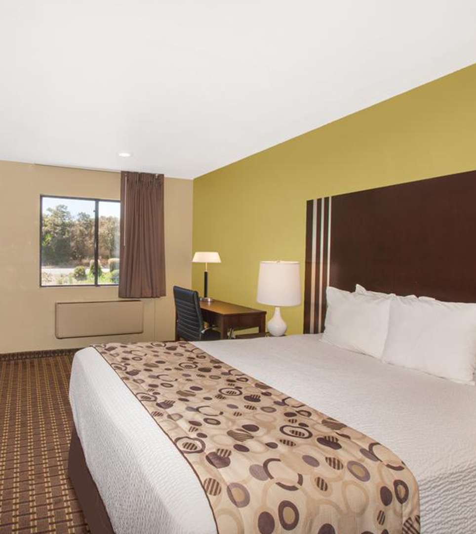 SLEEP COMFORTABLY IN A WELL-APPOINTED GUEST ROOM AT OUR MILPITAS HOTEL