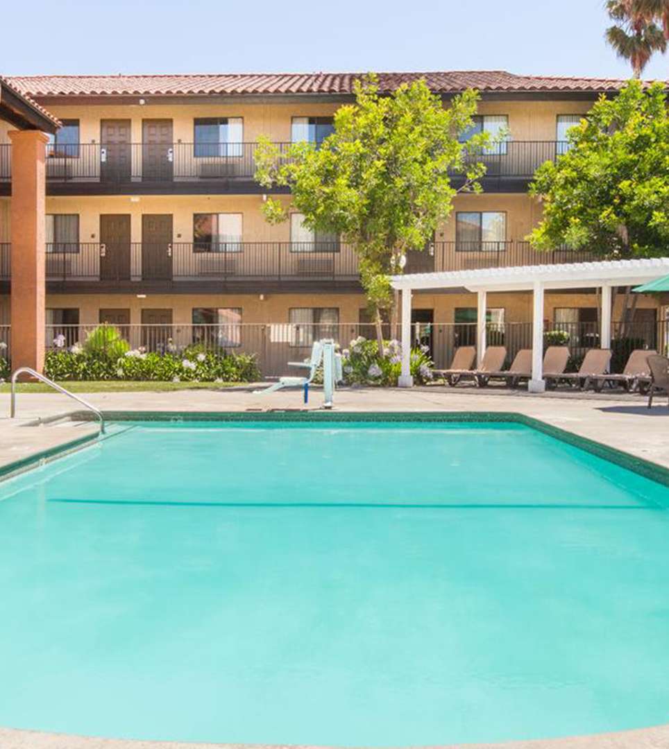 GET ACQUAINTED WITH THE GUEST ROOMS, AND AMENITIES AT DAYS INN MILPITAS