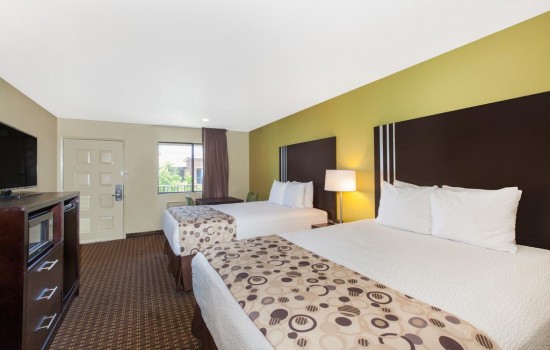 Days Inn by Wyndham San Jose Milpitas - Two Queen Beds